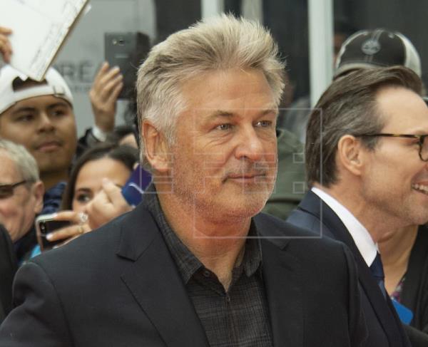Alec Baldwin fue avisado por producción de que la pistola que utilizaría no tenía balas