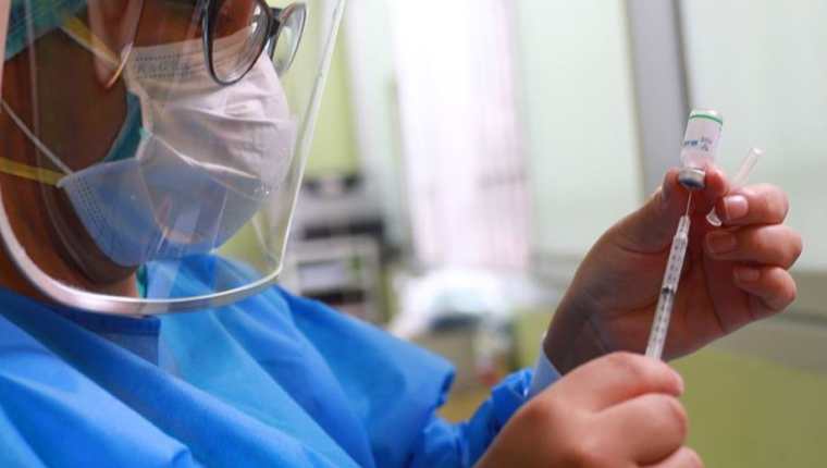 Gobierno de Costa Rica firma decreto sobre obligatoriedad de vacuna anticovid