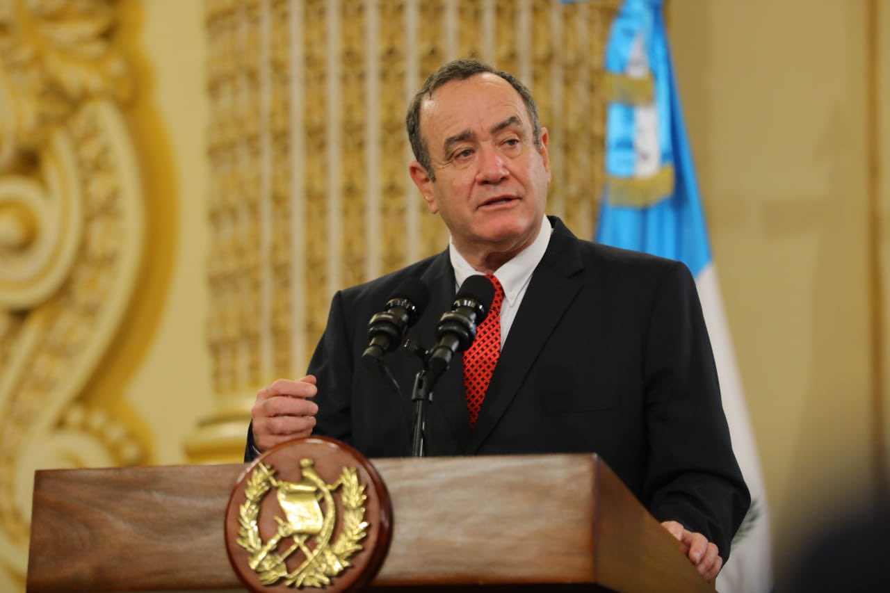 Presidente Giammattei ha buscado aliados para fortalecerse, según criterio de analistas