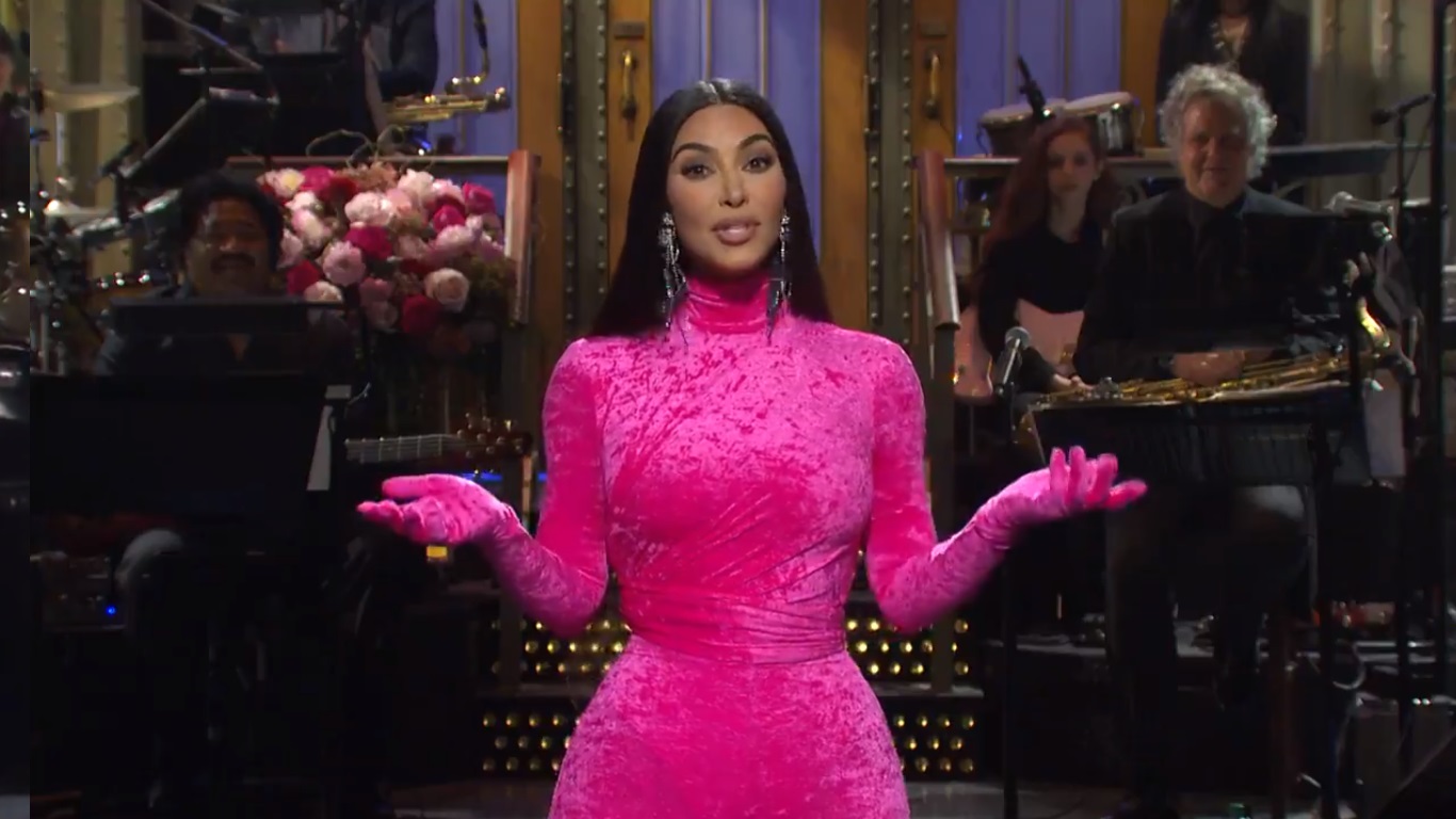Kim Kardashian en Saturday Night Live: la burla hacia sus hermanas y su divorcio con Kanye West