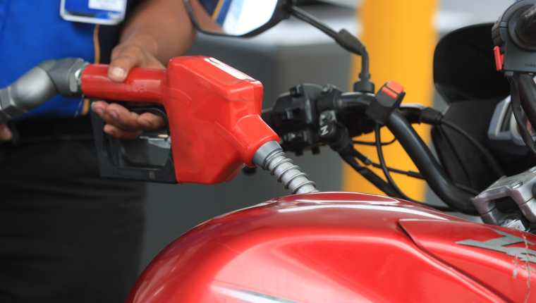 El galón de gasolinas súper y regular bajan Q0.82 y el diésel Q1.33 según los precios de referencia para esta semana