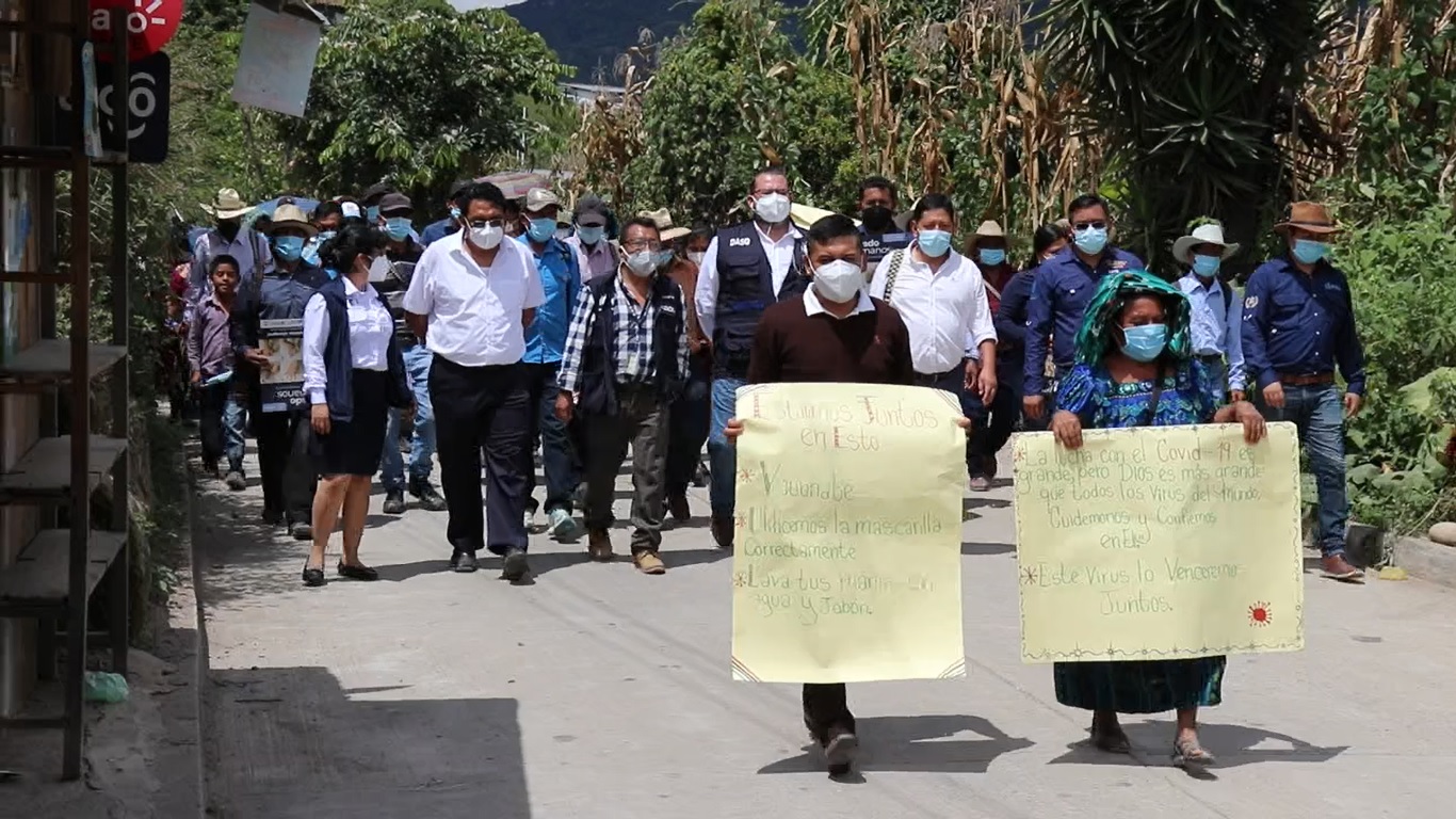 VIDEO | Trabajadores de Salud son amenazados en San Bartolomé Jocotenango, Quiché; les prohíben promocionar la vacuna contra el covid-19