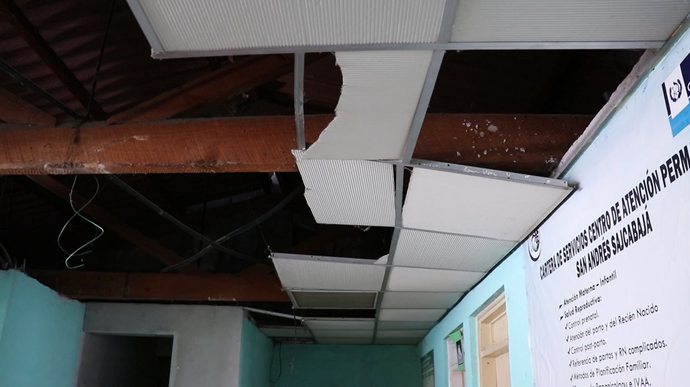 VIDEO | Centro de Atención Permanente de San Andrés Sajcabajá, Quiché, se cae a pedazos