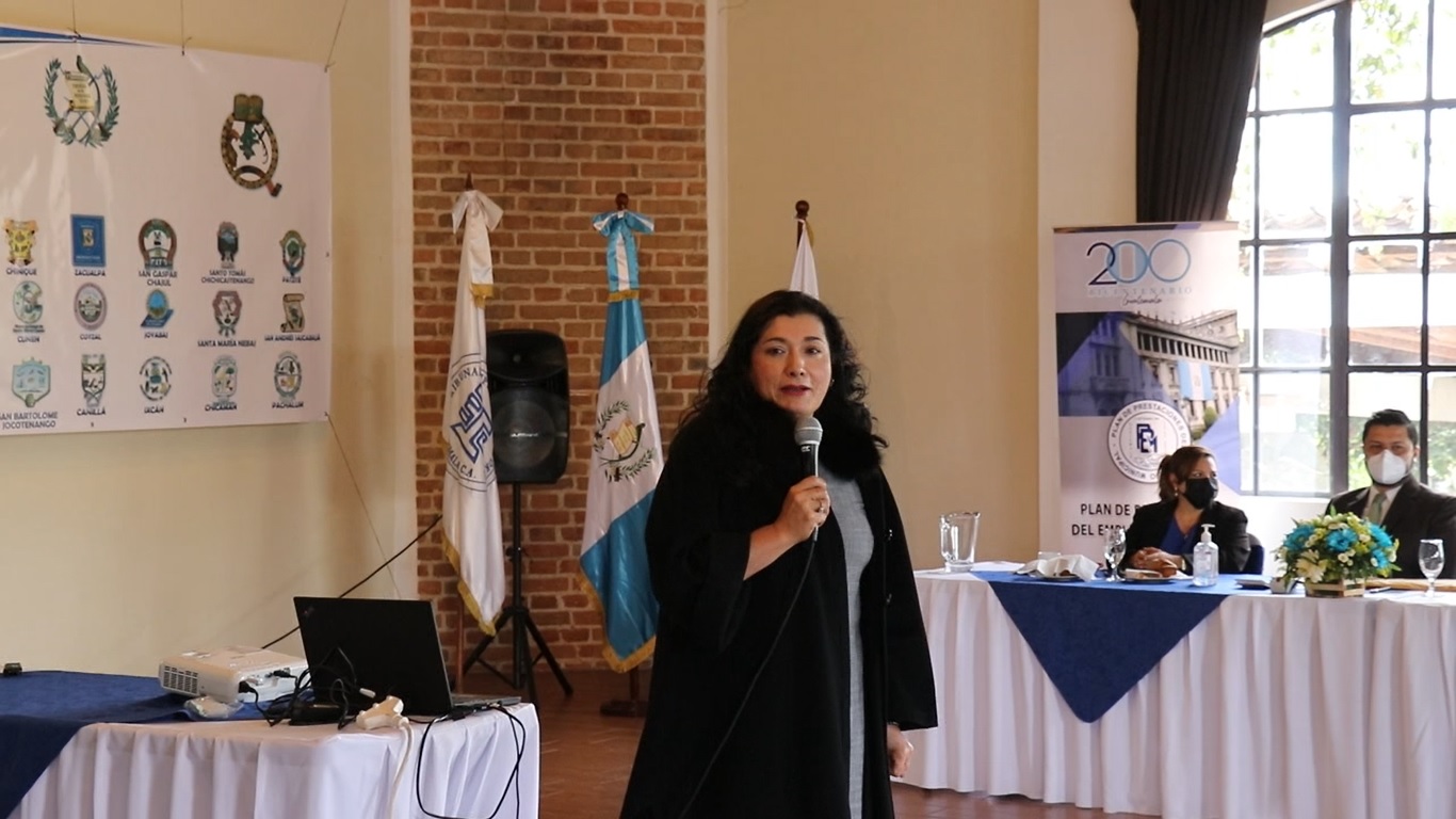 Video: la magistrada del TSE Blanca Alfaro invita a alcaldes a reelegirse y pide apoyo para el presidente Giammattei