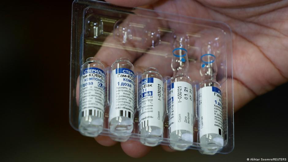 Rusia sacará a la venta la vacuna nasal Sputnik en el primer trimestre de 2022 y asegura que será especialmente efectiva contra ómicron
