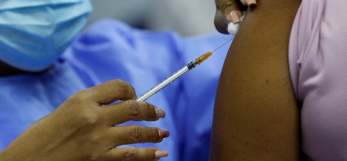 La FDA permitirá el enfoque de mezclar y combinar vacunas para dosis de refuerzo contra el covid-19