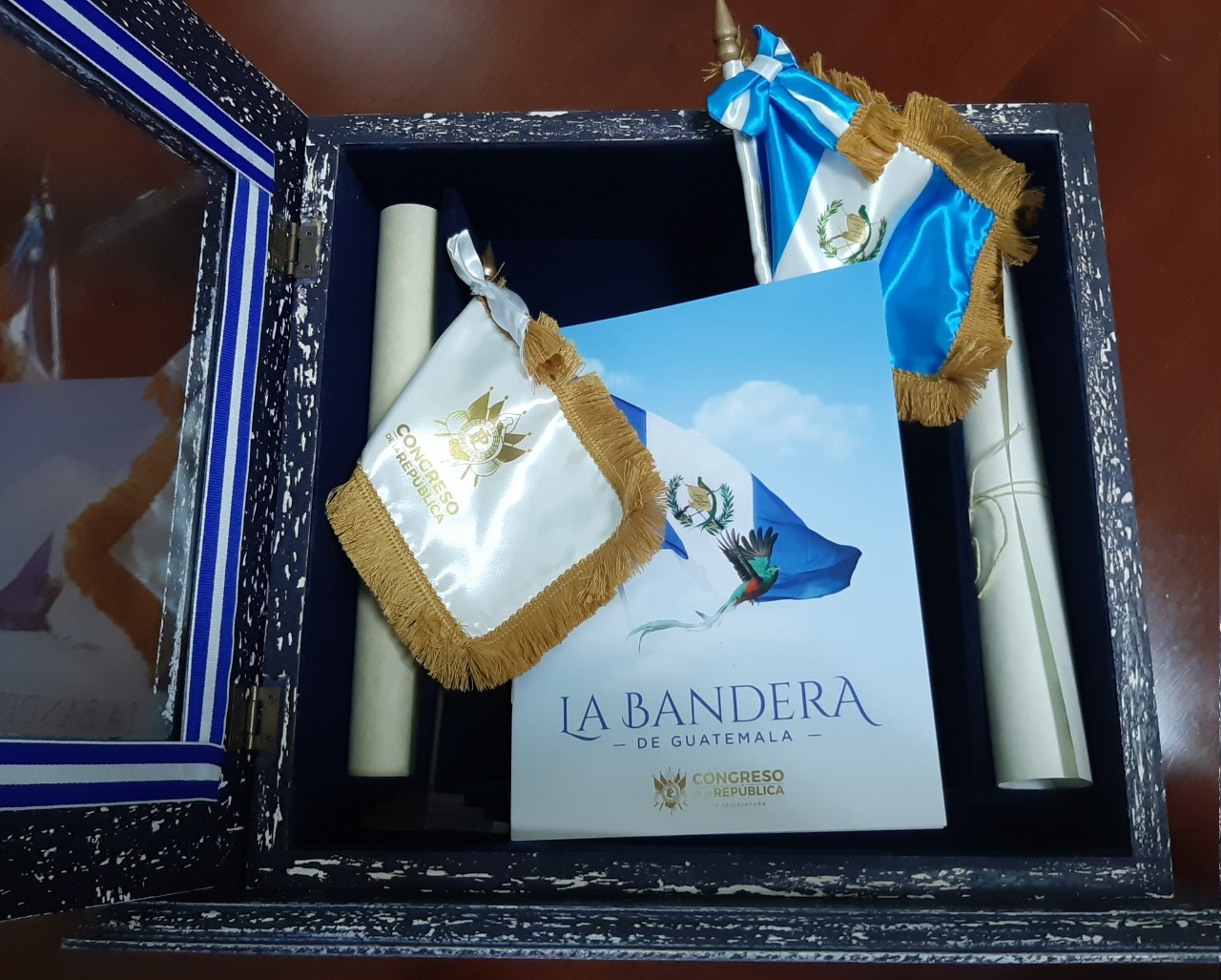 El regalo del “bicentenario” que envió Allan Rodríguez a los diputados