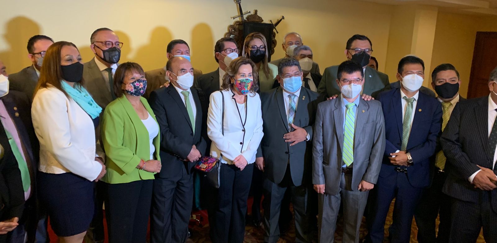 Diputados cambian de fracción de la UNE y ahora respaldan a Sandra Torres