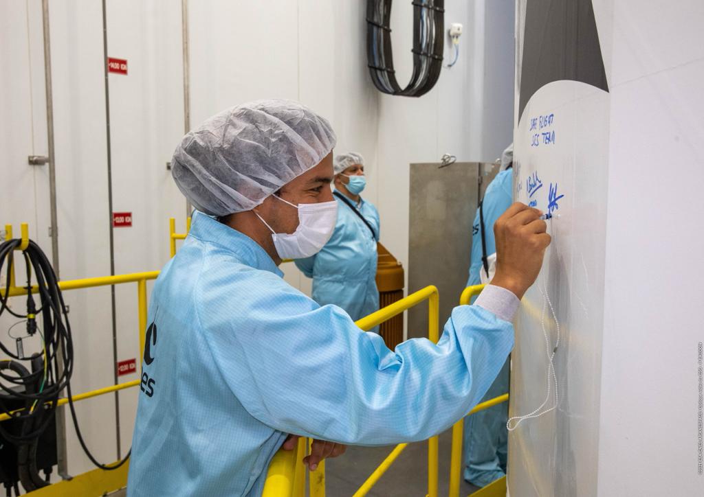 Juan Gramajo, guatemalteco que trabaja en satélites en Francia