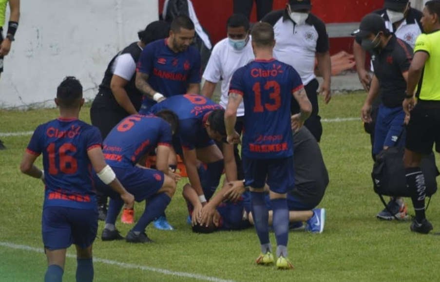 Video | Terrible lesión de John Méndez ocurre en el juego entre Municipal e Iztapa