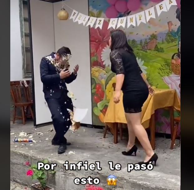 “Paren los mariachis”: hombre supuestamente infiel recibe tremendo pastelazo el día de su cumpleaños