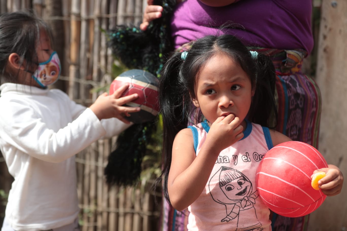 La educación de los niños de la aldea Ojo de Agua está en riesgo por los efectos de la pandemia y el poco acceso a la tecnología