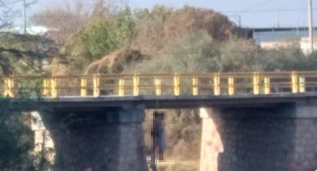 Cómo fue el macabro hallazgo de seis cadáveres en México, algunos de ellos semidesnudos y colgando de puentes