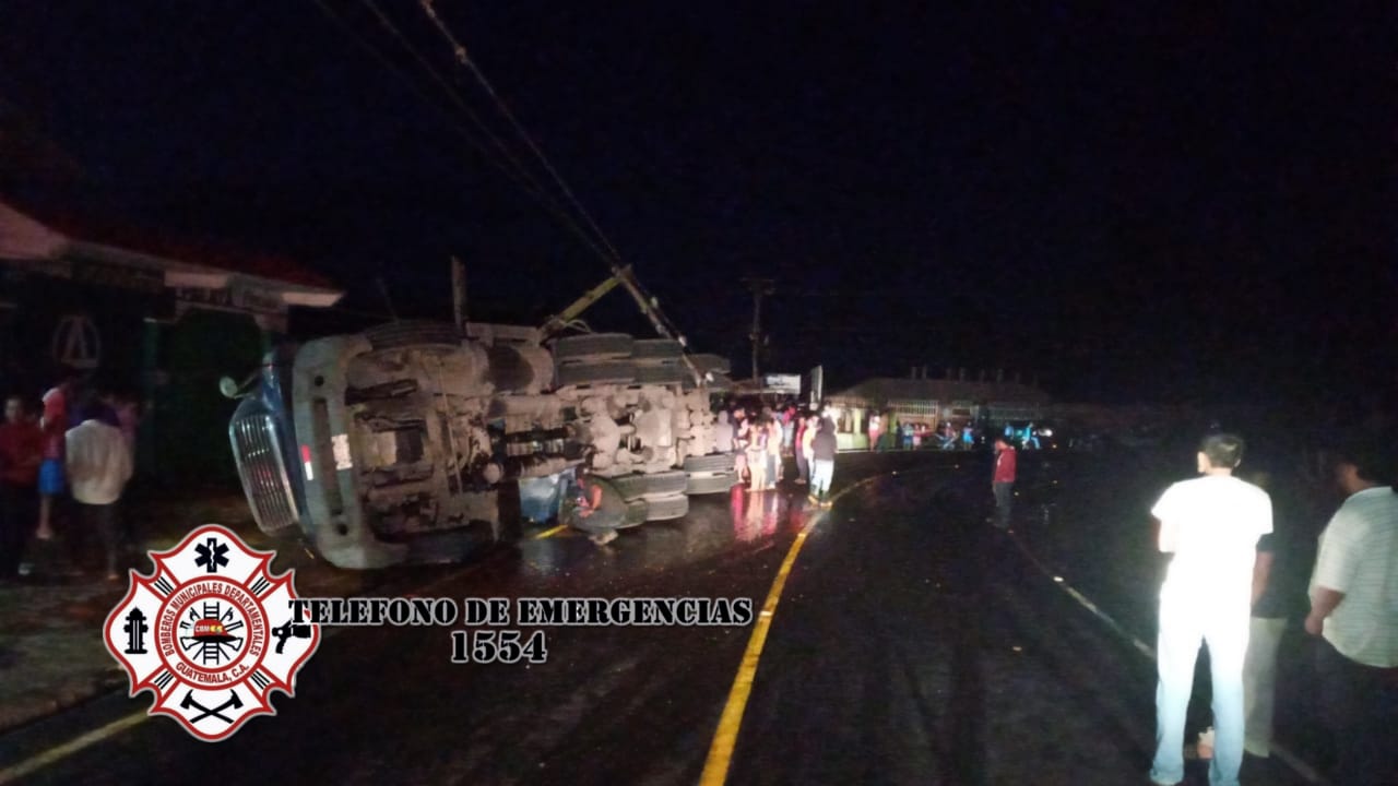 Un muerto y varios heridos en Coatepeque por un camión cisterna que se accidentó