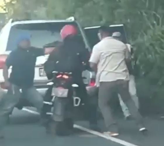 Hombres armados agreden de a motorista en una carretera de Suchitepéquez