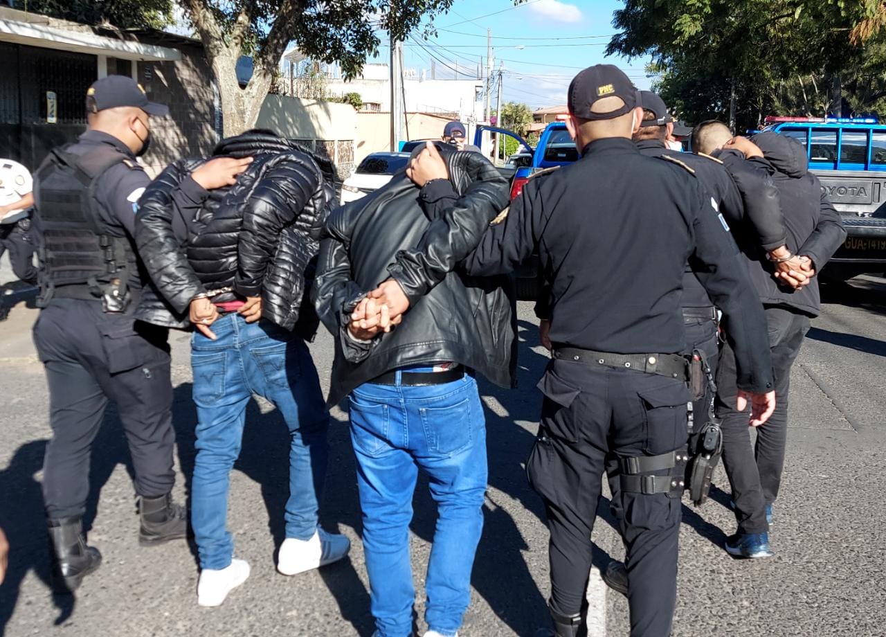 Así fue el intento de robo en un centro de atención para la mujer en el que hombres armados tomaron a varios rehenes