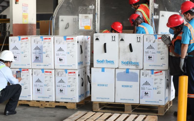 Llega a Guatemala lote de dosis Pfizer, cuya entrega se había postergado y que servirá para vacunar a menores de 12 a 17 años