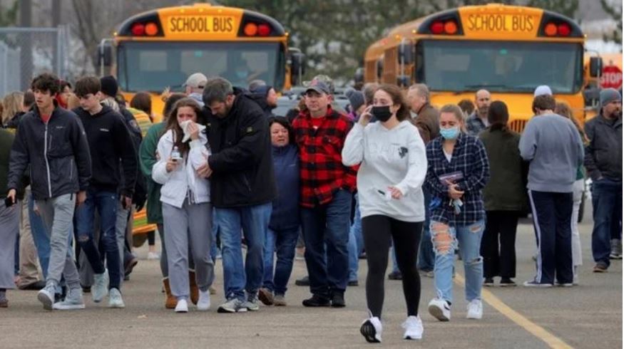 Tiroteo en Estados Unidos: un estudiante mata a 3 personas y hiere a otras 6 en una escuela de Michigan