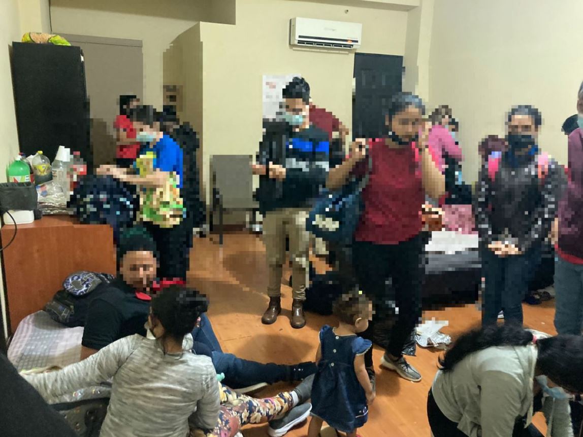195 migrantes, entre ellos varios guatemaltecos, fueron rescatados de un hotel en México, en donde estaban sin comida
