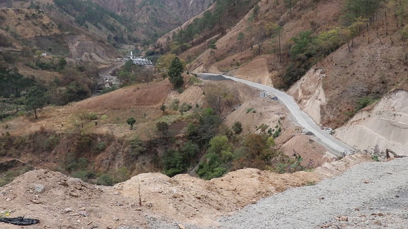VIDEO | Carretera de acceso a Quiché no se inaugura mientras la otra ruta está por colapsar