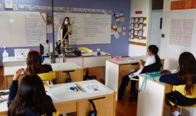 Padres de familia afirman que en escuelas y colegios exijan carné de vacunación para inscribir a sus hijos, pero Salud dice que no es obligatorio