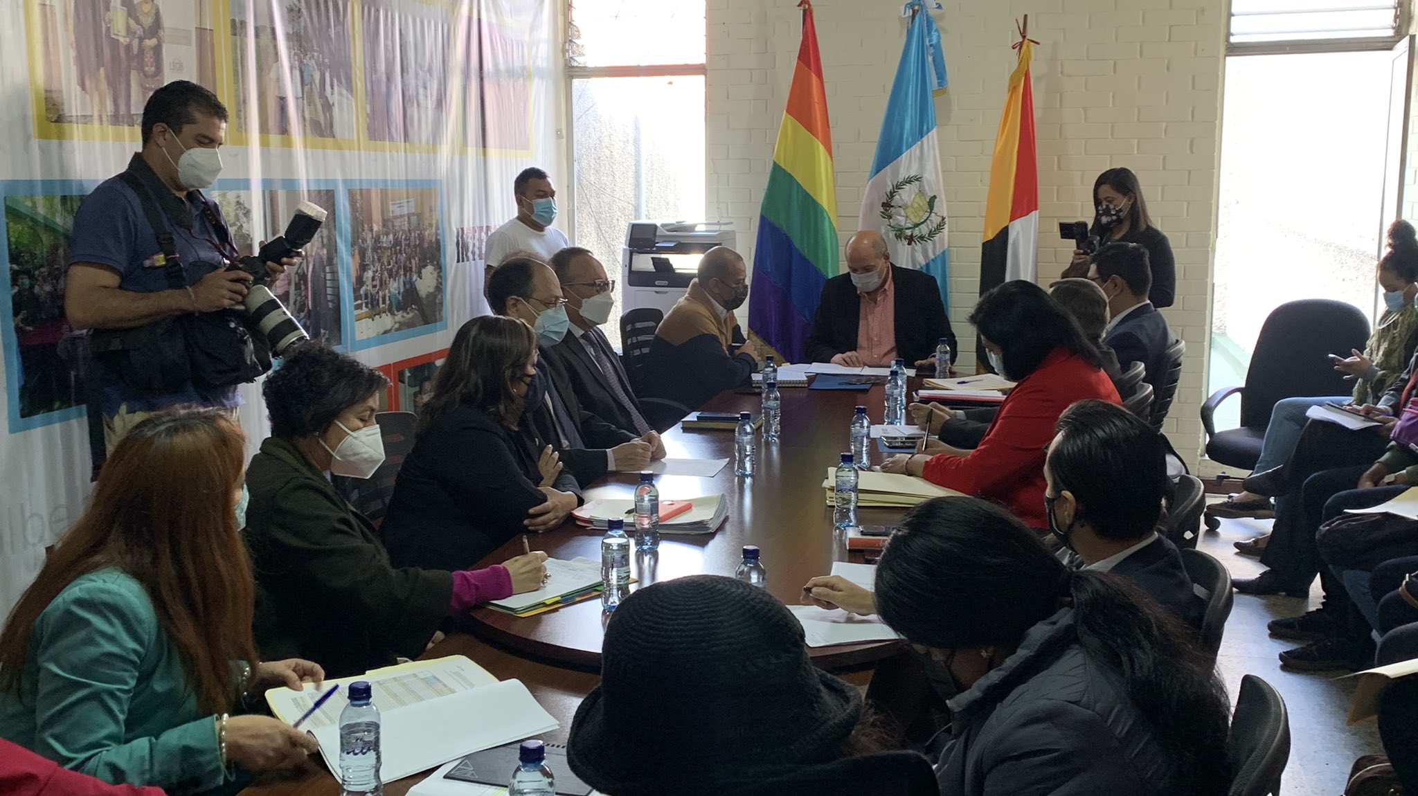 Estudiantes de enfermería de la Usac exigen agilizar entrega de títulos; autoridades atribuyen retraso a “errores” en actas