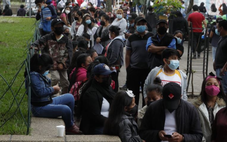 Salud afirma que segunda dosis de Pfizer puede esperar hasta 55 días, pero los CDC sugieren otro lapso de tiempo