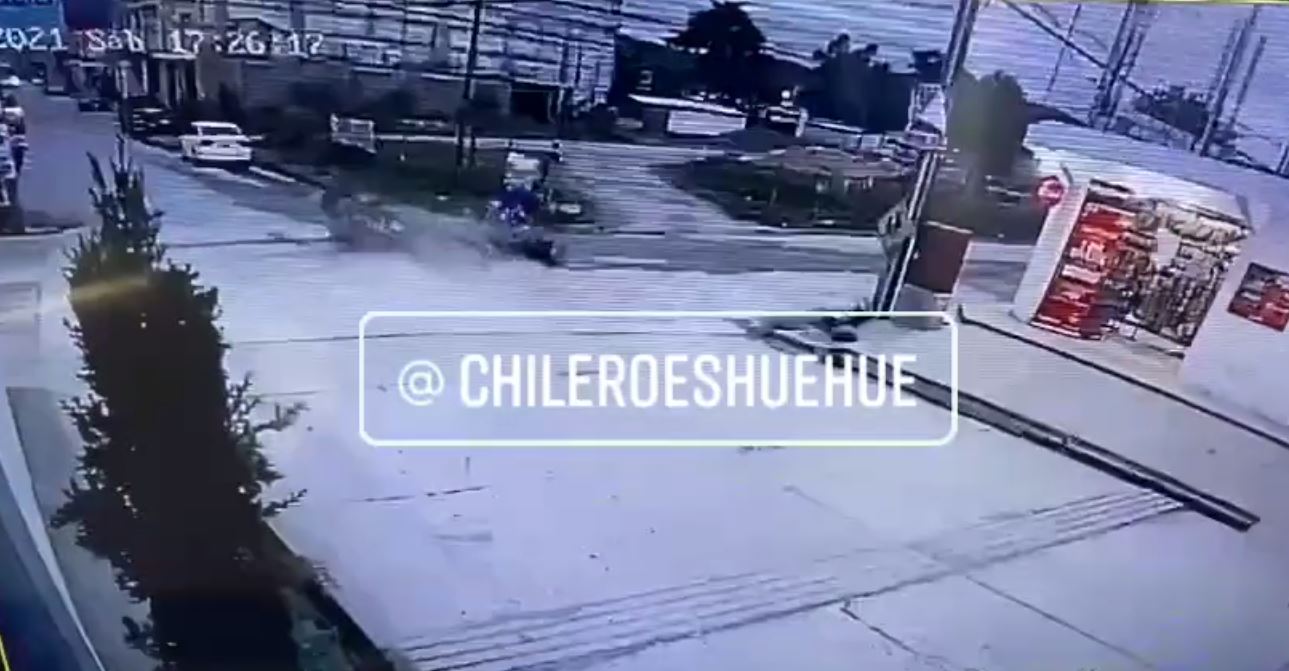 Video: Motorista no respeta señal de tránsito e impacta contra otra motocicleta en Huehuetenango