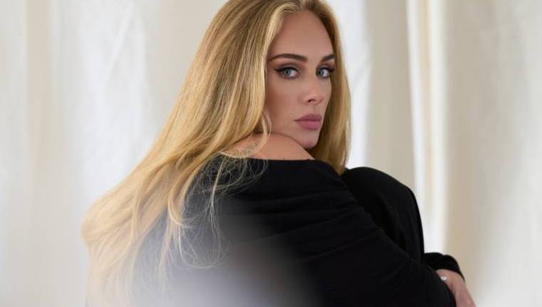 ¡No puede ser! Adele se ofende y abandona entrevista con reportero por esta razón