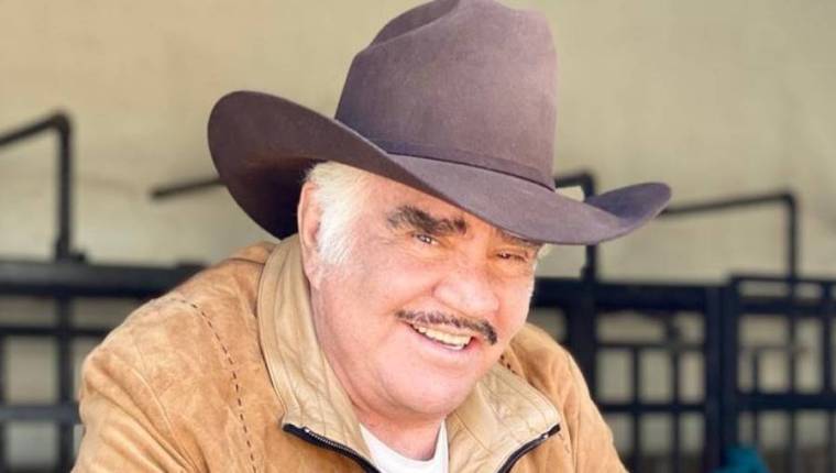 “Durante el día se muestra despierto e interactuando”: Familia de Vicente Fernández reporta mejoría del cantante mexicano