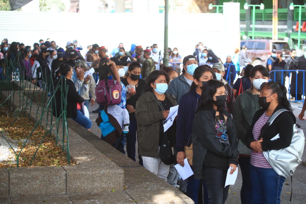 Fallas en el sistema: la espera se hizo larga para recibir la vacuna contra el covid-19