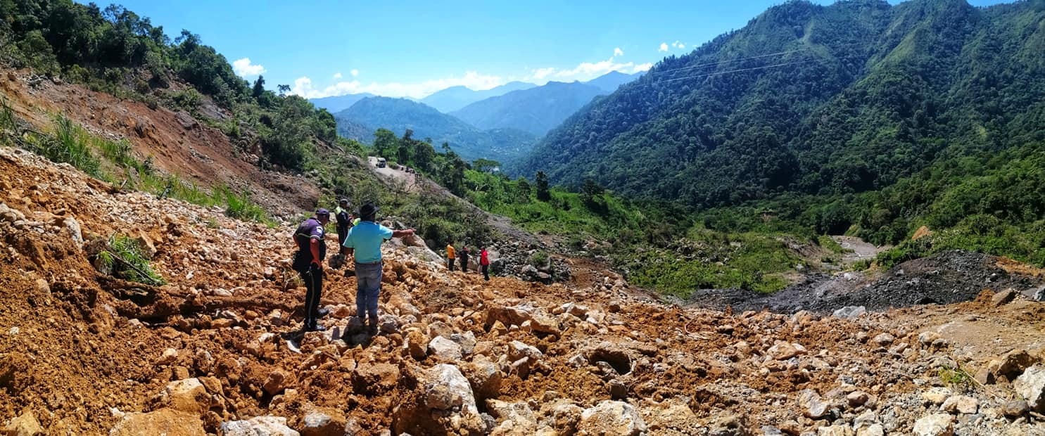VIDEO | Vecinos pagan el triple por transporte debido al derrumbe en Barillas
