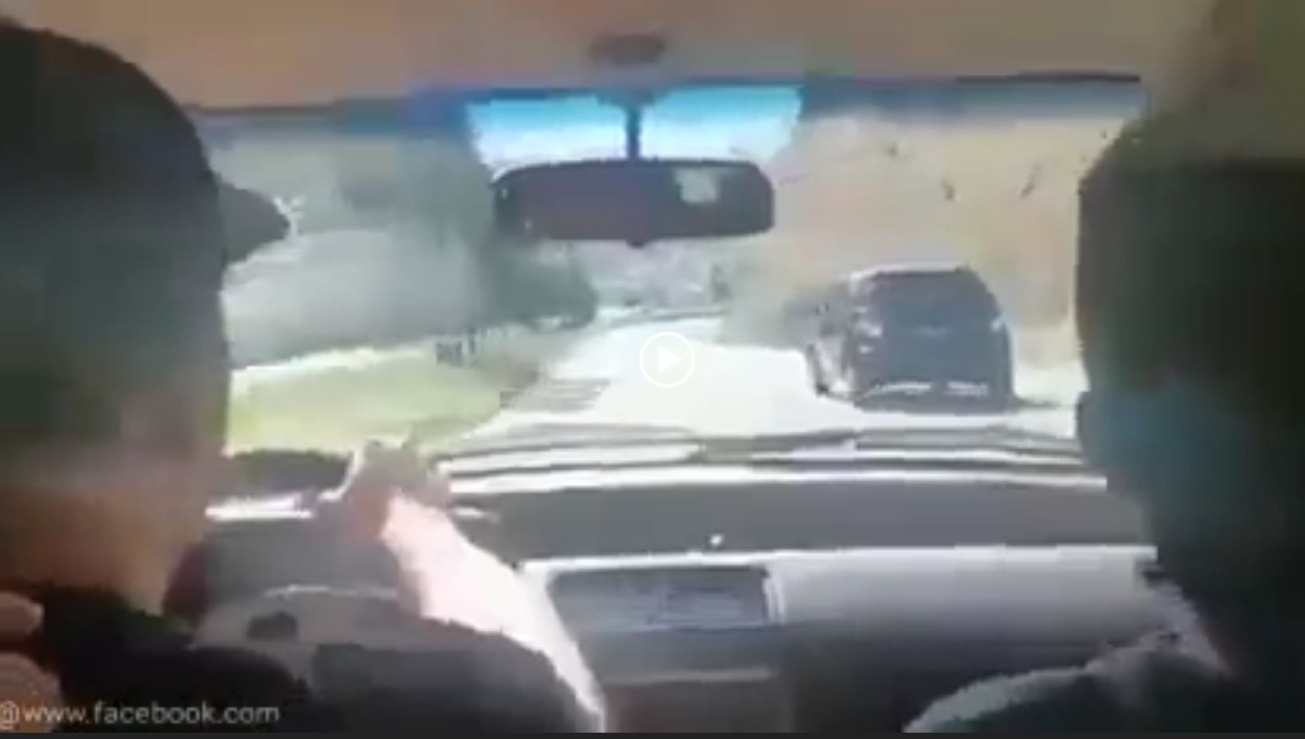 Video: Jóvenes manejan a gran velocidad, pierden el control y se accidentan en la autopista Los Altos, Quetzaltenango