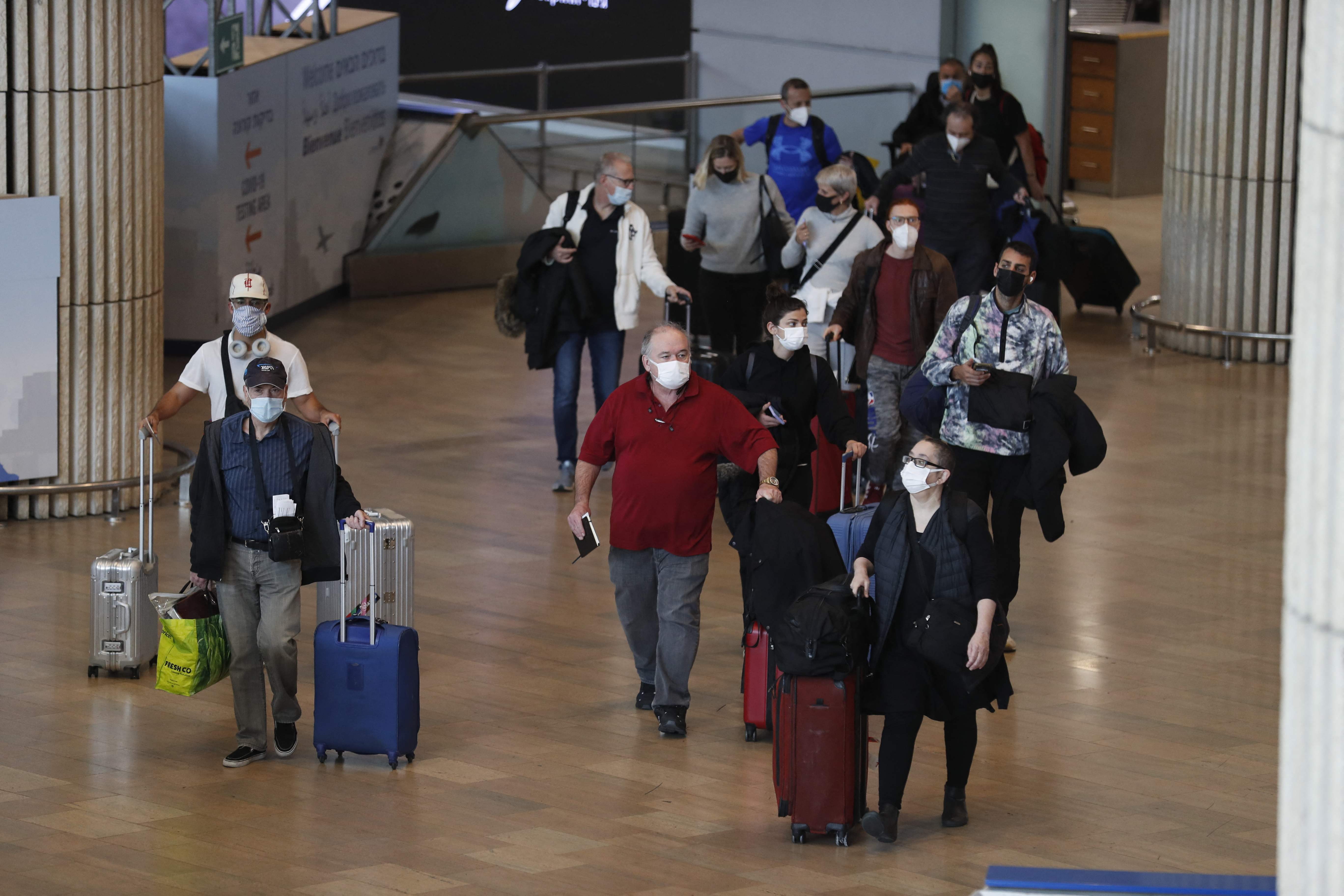 La OMS señala que no hay certeza de que ómicron provoque casos más graves de covid-19