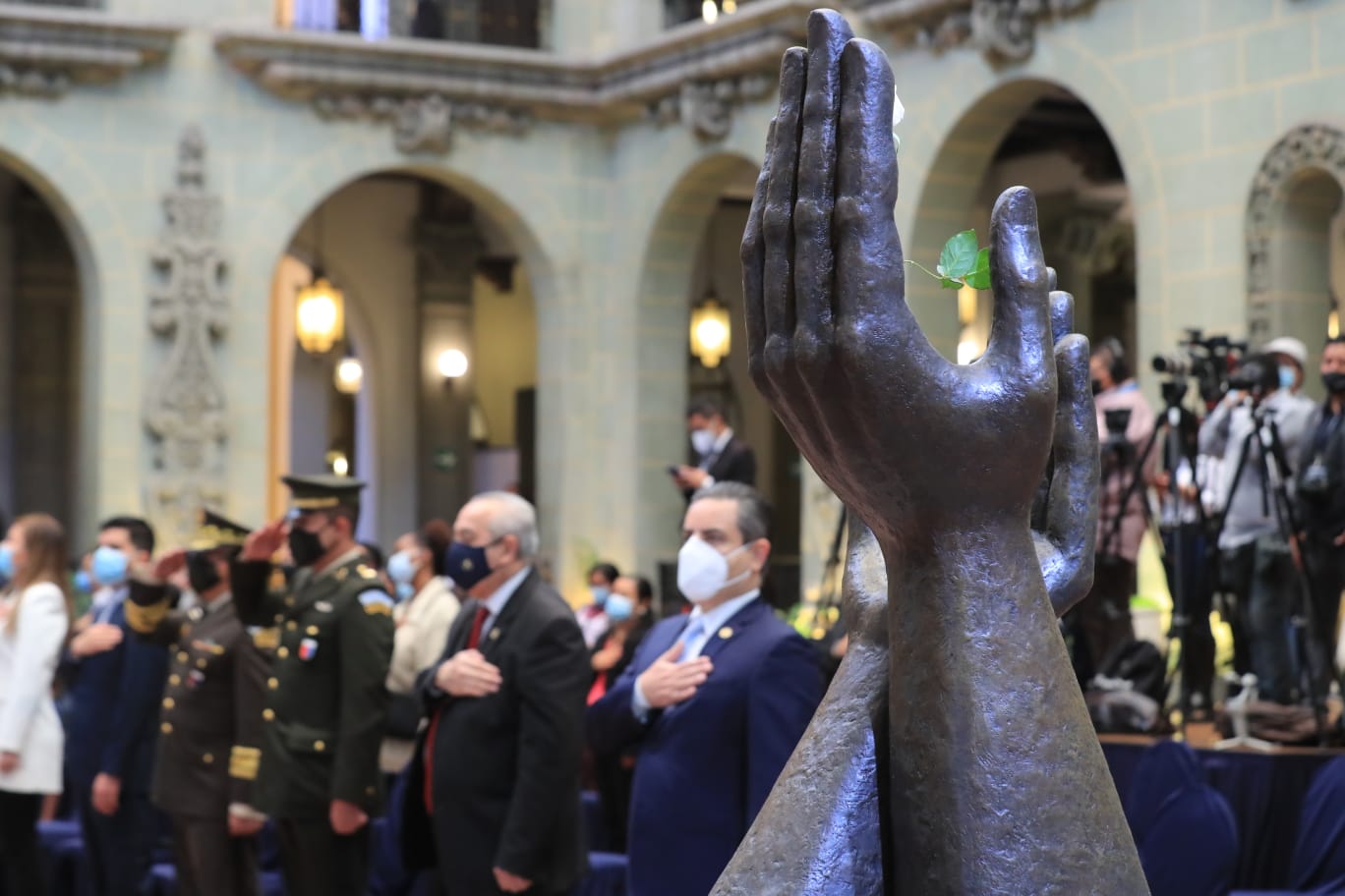 Con la ausencia de Giammattei y de los presidentes del Congreso y CSJ conmemoran el 25 aniversario de la firma de la paz