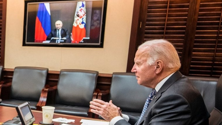 Nuevas sanciones contra Rusia serían “un error colosal”: la advertencia de Putin a Joe Biden