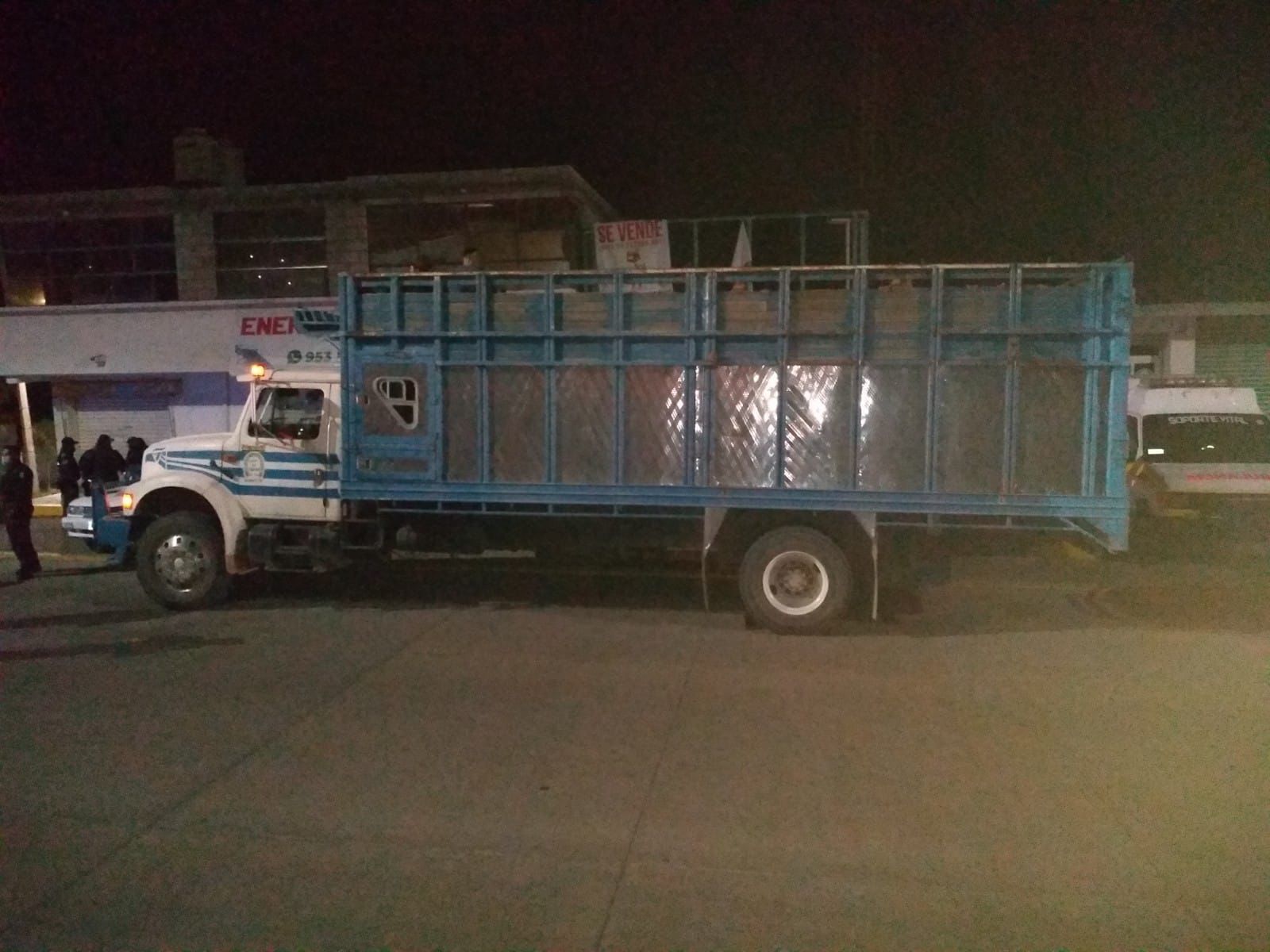 Crisis migratoria: hacinados en una caja y dentro de un camión, más de cien guatemaltecos son interceptados en México