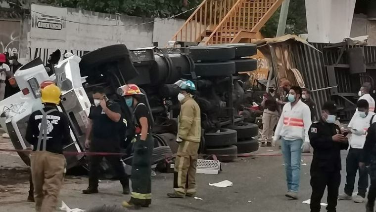 A estos números se pueden comunicar personas que teman tener familiares dentro de las víctimas del accidente en Chiapas