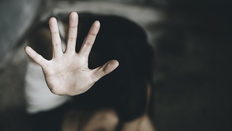 “Me tocaban y no me podía negar”: las niñas forzadas a trabajar en bares y clubs en Nepal