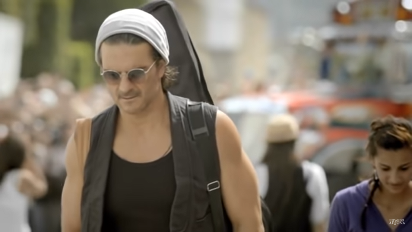 Ricardo Arjona canta con su familia el tema “Fuiste tú” para celebrar los 2 billones de vistas
