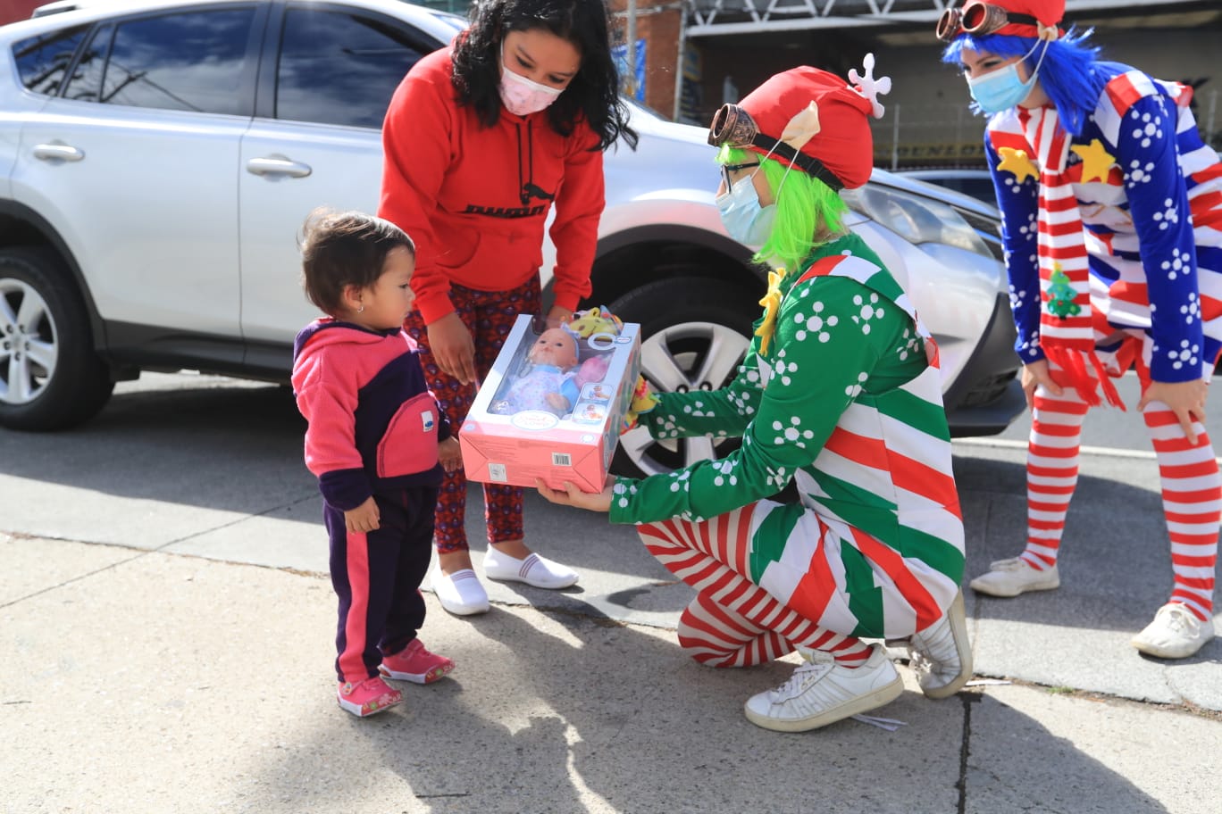 Artistas recolectan juguetes en sus shows para poder regalarlos luego a niños de escasos recursos