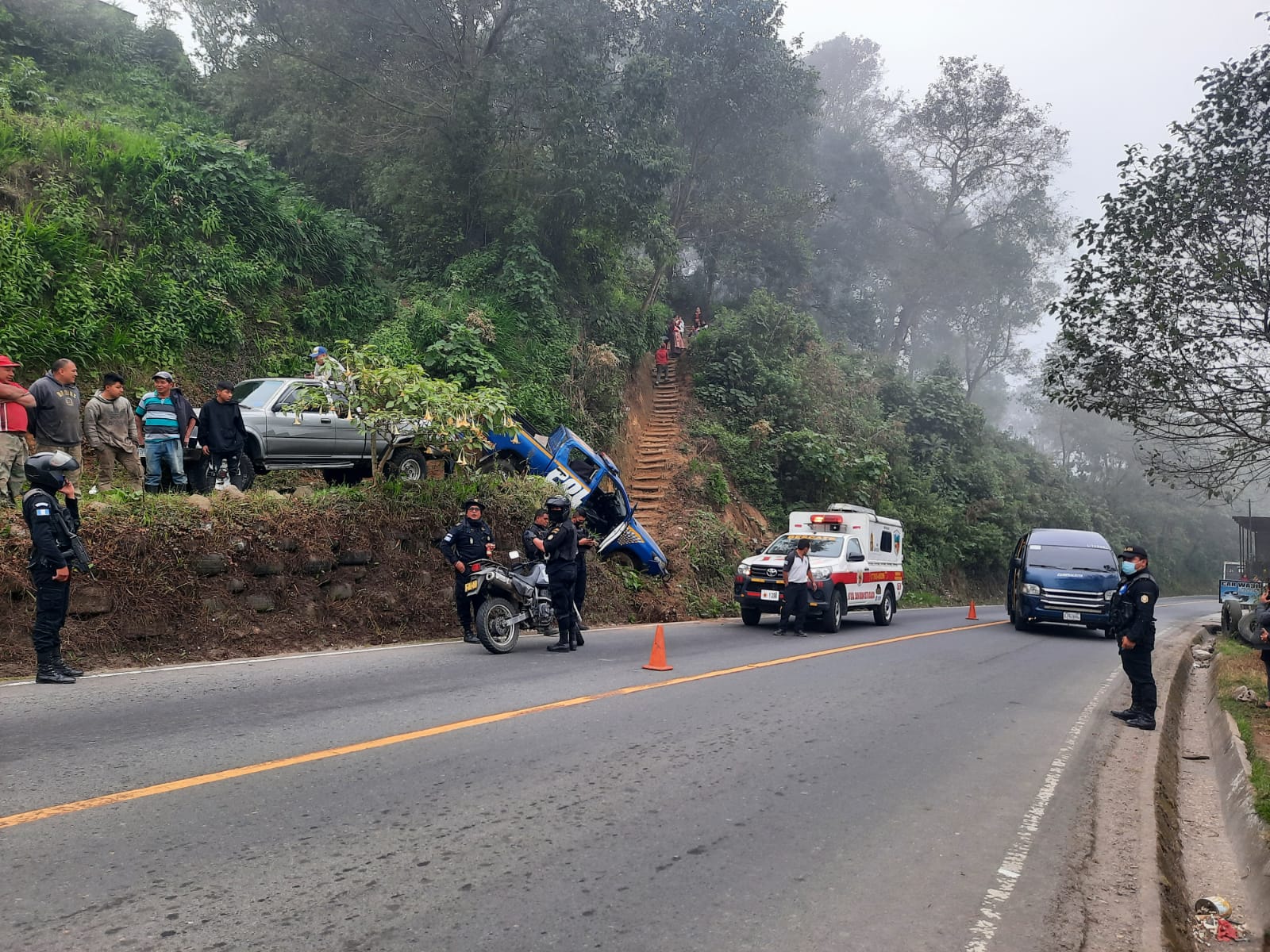 PNC narra cómo autopatrulla se quedó sin frenos y chocó contra paredón