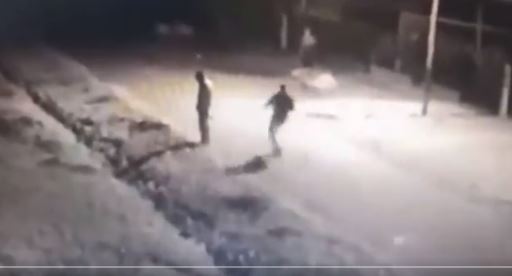 Video: hombre apuñala a su vecino decenas de veces hasta matarlo y luego se fue a dormir tranquilo