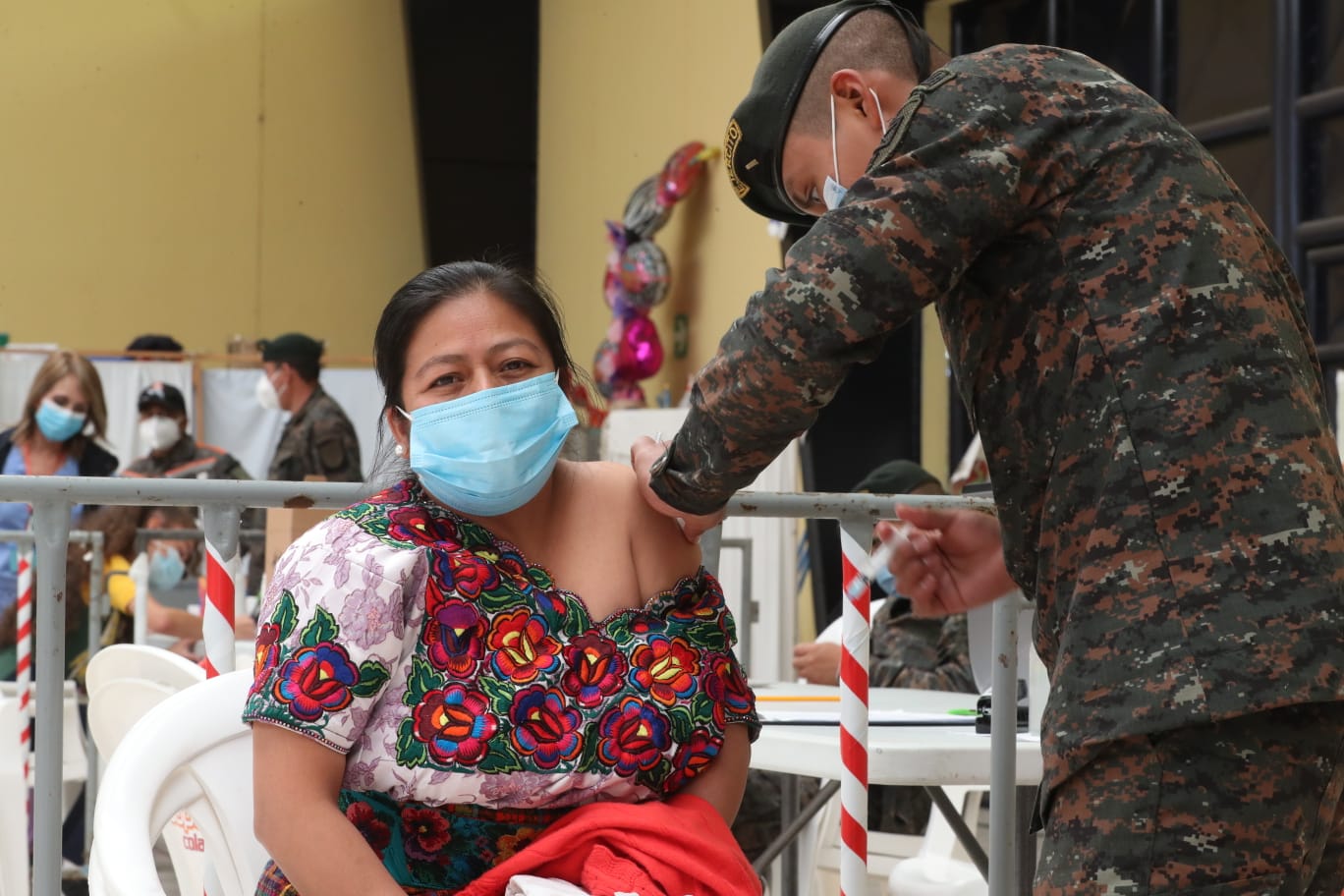 Guatemala recibe más de 300 mil dosis de vacunas anticovid y Salud habla de la cuarta dosis