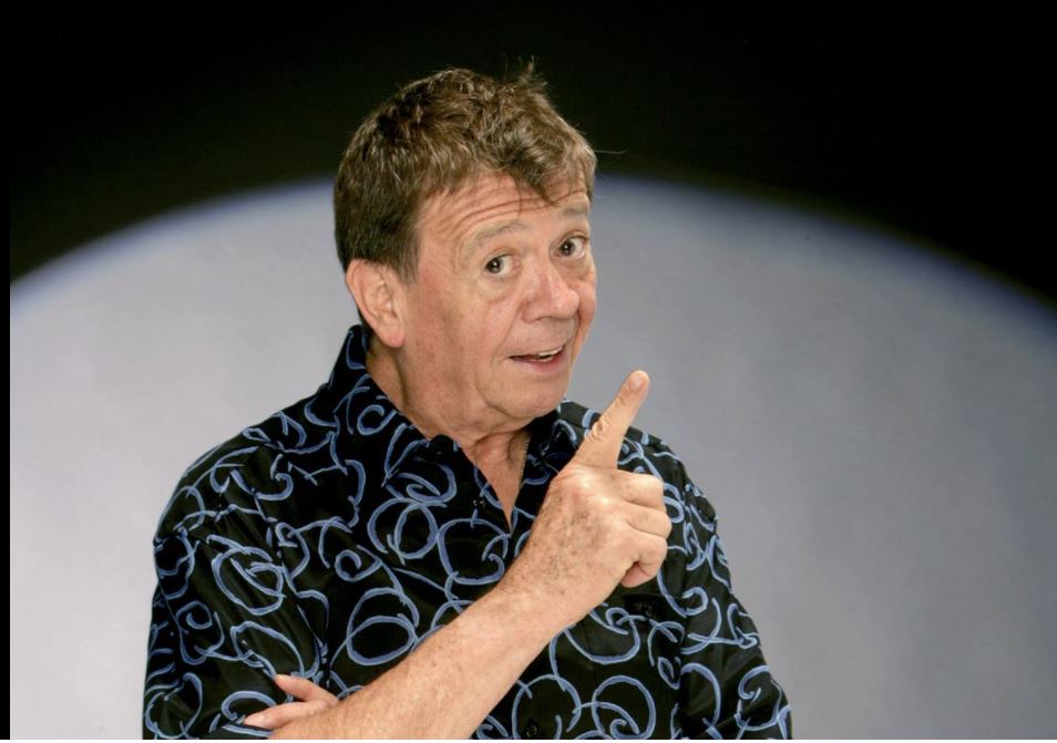 “El único que sigue vivo”: se viraliza foto de Chabelo junto a otras celebridades que ya fallecieron