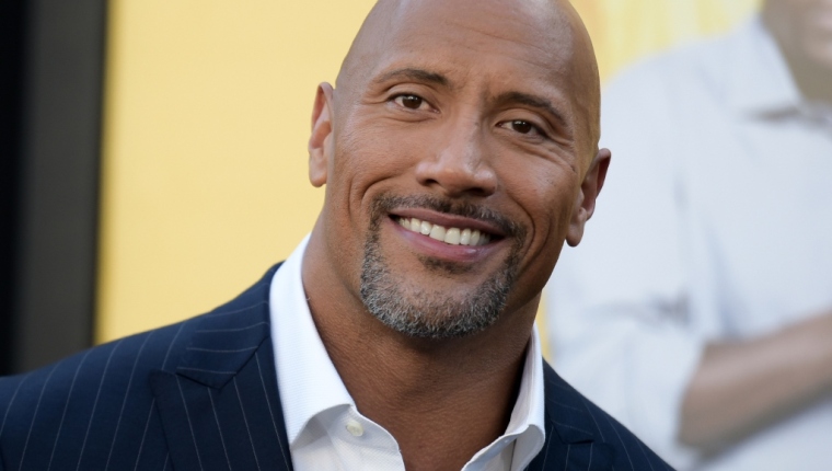 Dwayne “La roca” Johnson sorprendió a su madre con un lujoso regalo y conmovió a cibernautas