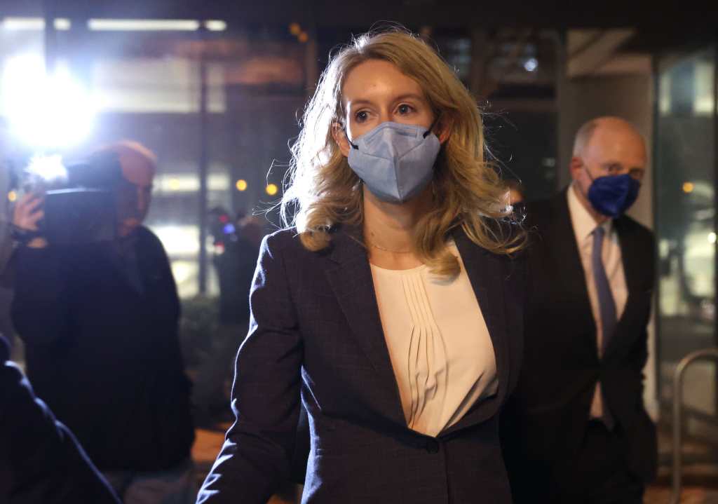 Hallan culpable de fraude a Elizabeth Holmes, emprendedora de Silicon Valley, y estas son las penas que podría enfrentar