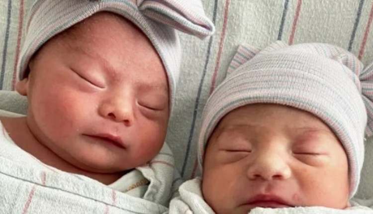 “Uno de los partos más memorables”: el increíble caso de dos gemelos que nacieron en años diferentes