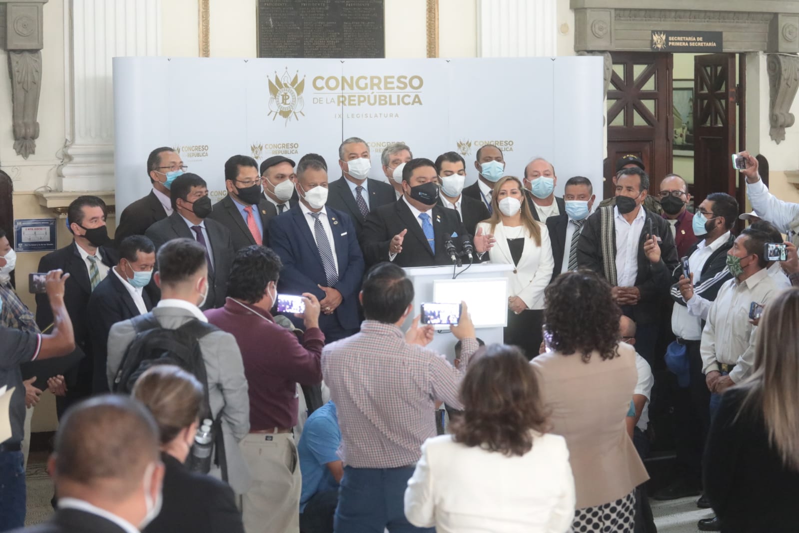 Antes de dejar de ser Presidente, Allan Rodríguez propone pago de Q60 mil para veteranos del Ejército