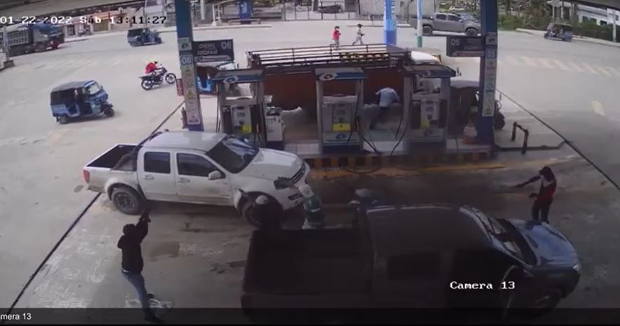 Video: comando armado asesina a tiros a un hombre en una gasolinera